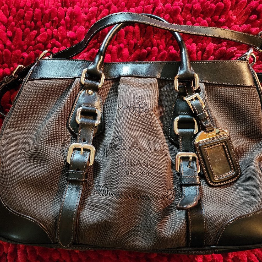 Prada Logo handbag crossbody  *****PRICE IS FIRM****